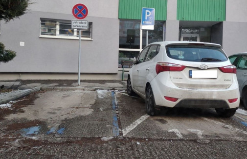 ked_si_hlupy_a_nemas_na_parkovanie